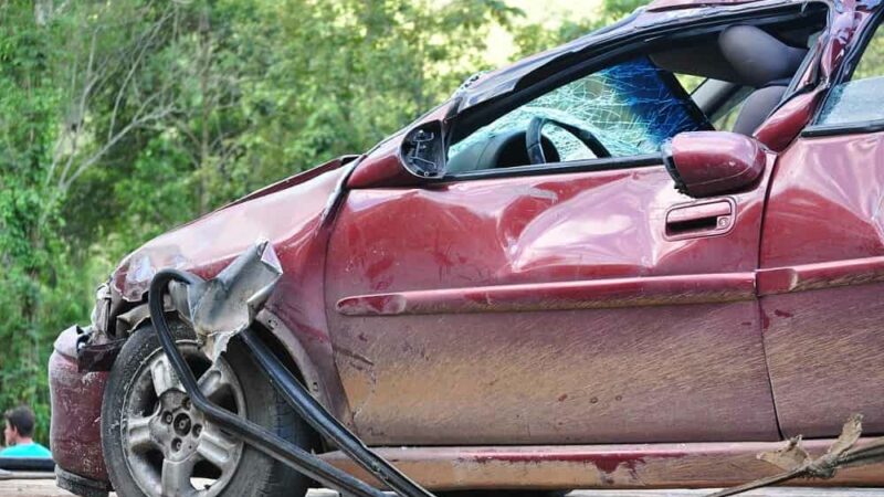 Jak zminimalizować ryzyko odniesienia obrażeń podczas wypadku samochodowego?
